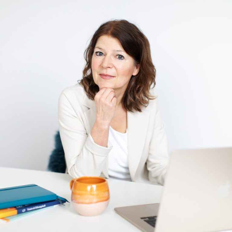 Mediatorin schreibt Beiträge zu Mediation, Konfliktlösung, gesunde Führung und Frauen in Führungspositionen